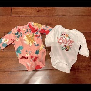 Old Navy set of 2 LS onesies size 0-3 months